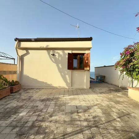 فيلة Merlo Homes Mare *