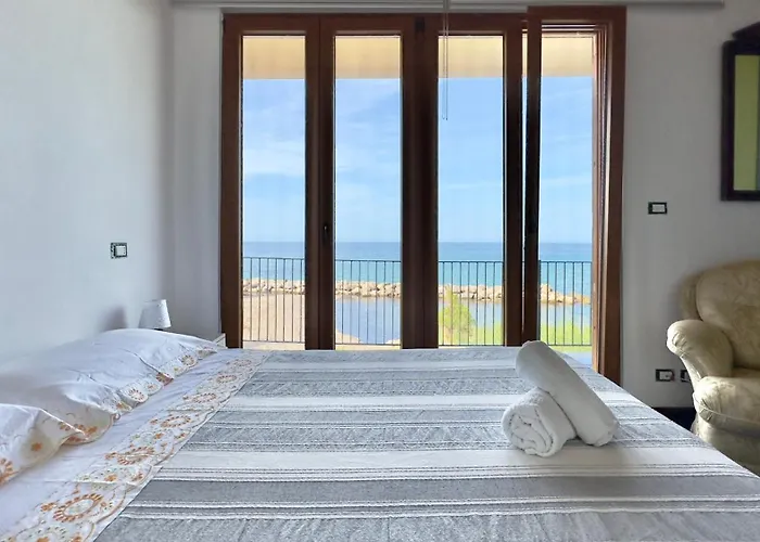 فيلة Merlo Homes Mare